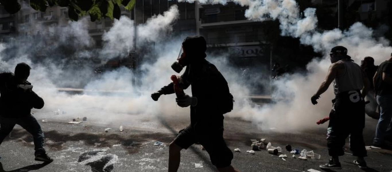 Οι λοιμωξιολόγοι προ της λαϊκής οργής καλούν σε αλλαγή πορείας: «Ο κόσμος δεν αντέχει - Ανοίξτε καταστήματα και εστίαση»